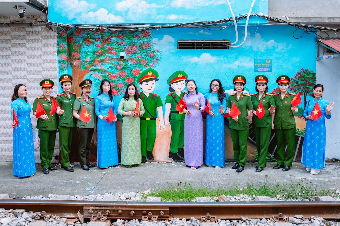 Chi hội Phụ nữ Công an phường Lê Chân triển khai mô hình “Sắc màu đường tàu phường Lê Chân”